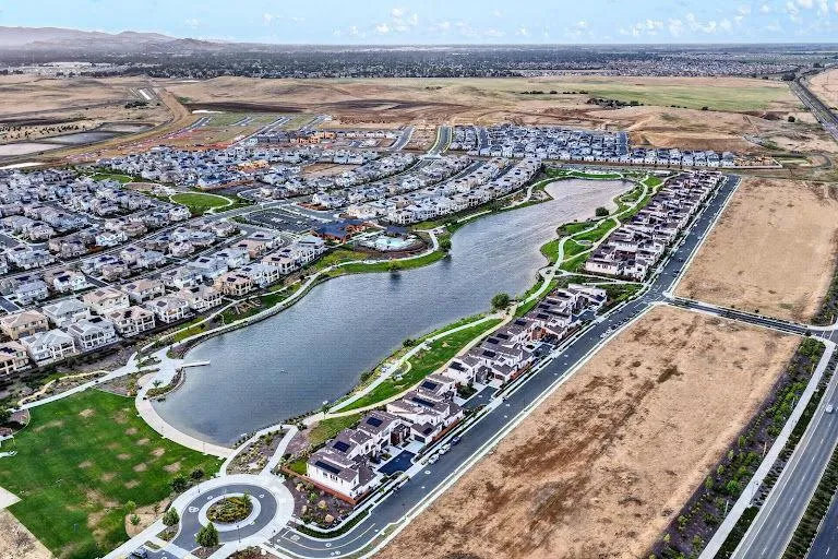 2466 Shore Vista Fairfield, CA 94533