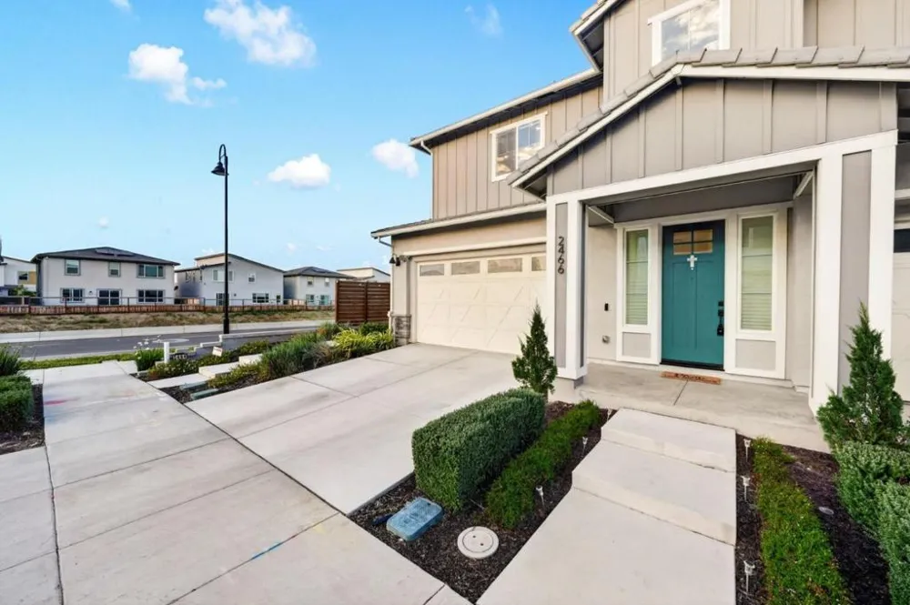 2466 Shore Vista Fairfield, CA 94533
