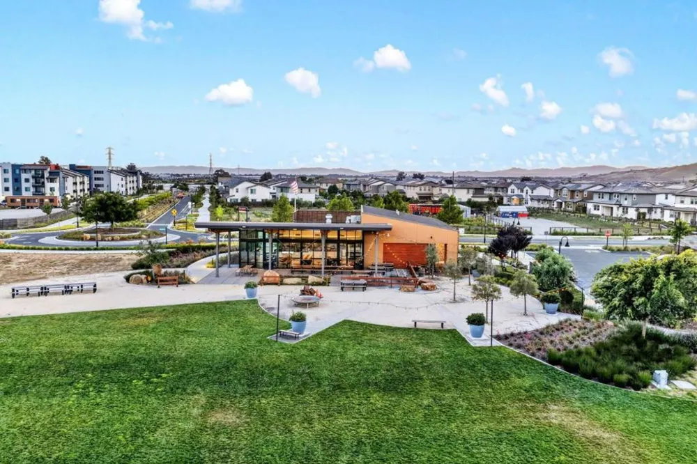 2466 Shore Vista Fairfield, CA 94533