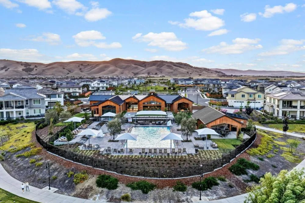 2466 Shore Vista Fairfield, CA 94533