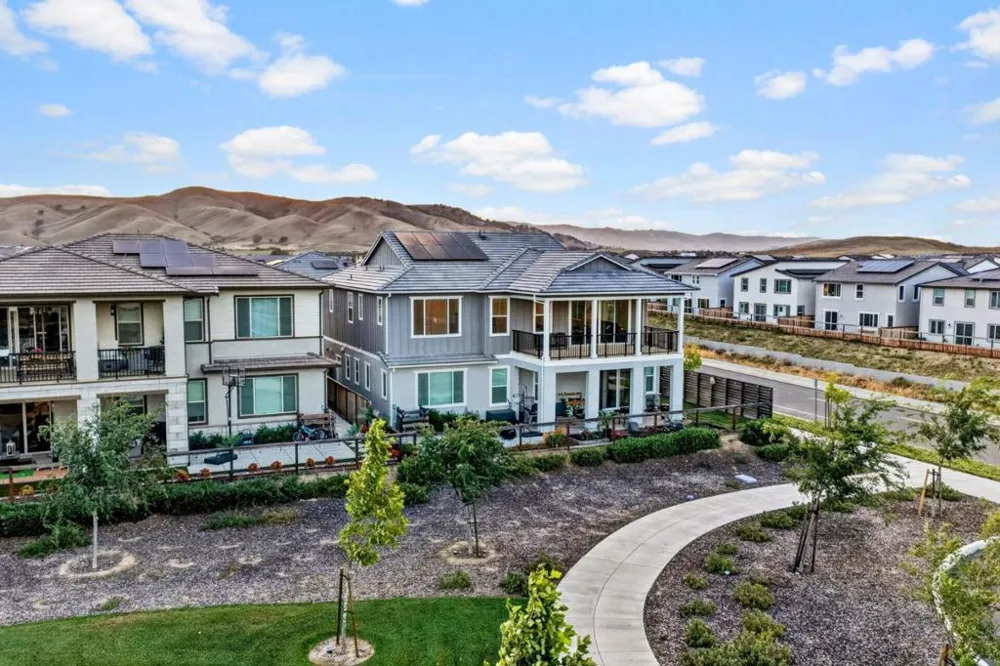2466 Shore Vista Fairfield, CA 94533