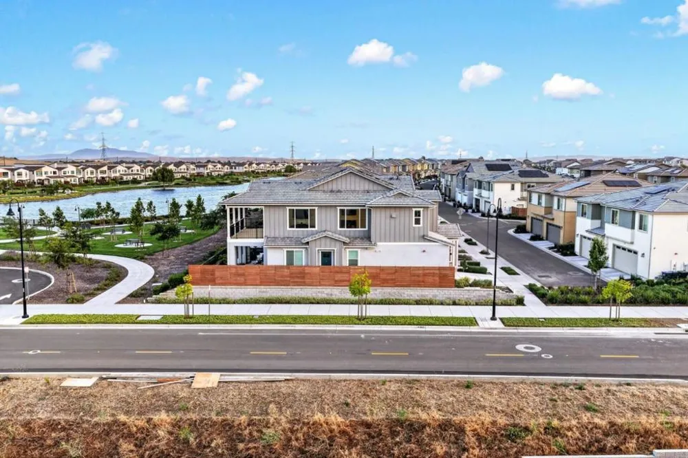 2466 Shore Vista Fairfield, CA 94533