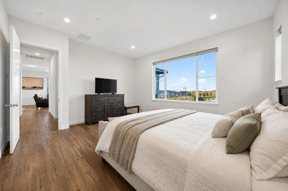 2466 Shore Vista Fairfield, CA 94533