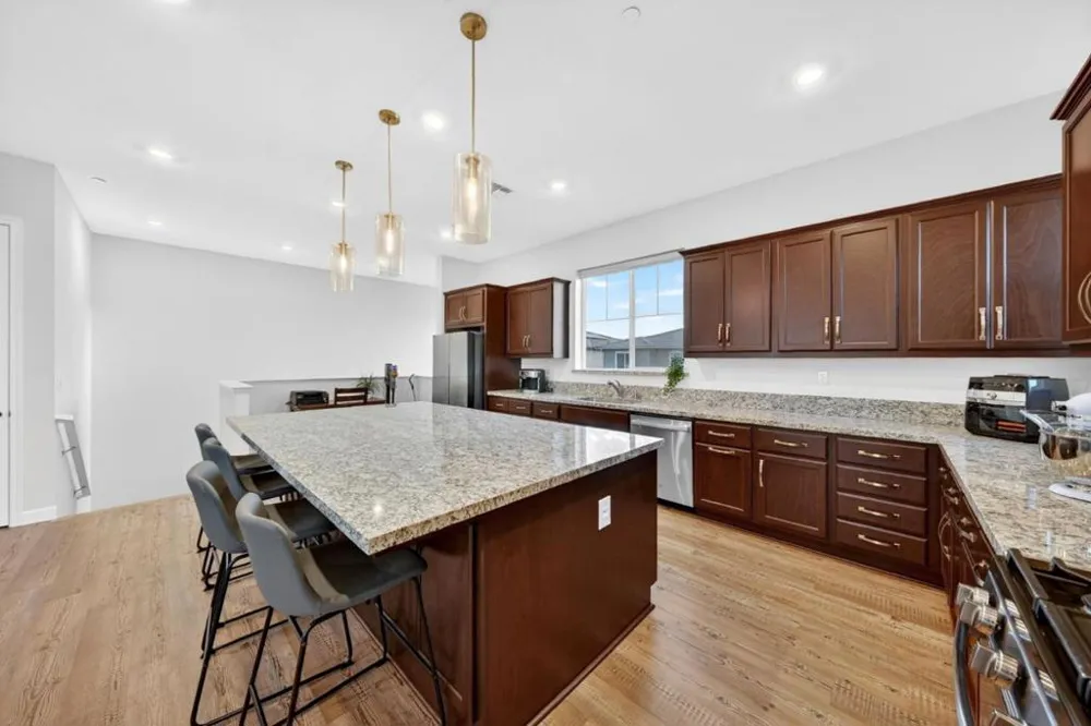 2466 Shore Vista Fairfield, CA 94533
