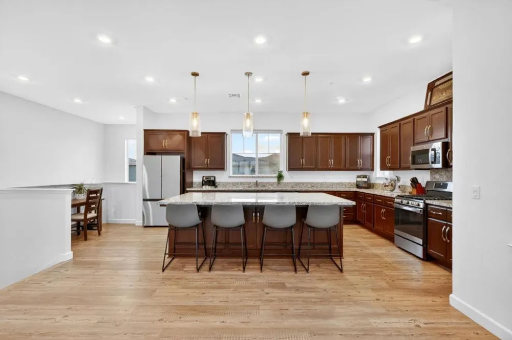 2466 Shore Vista Fairfield, CA 94533