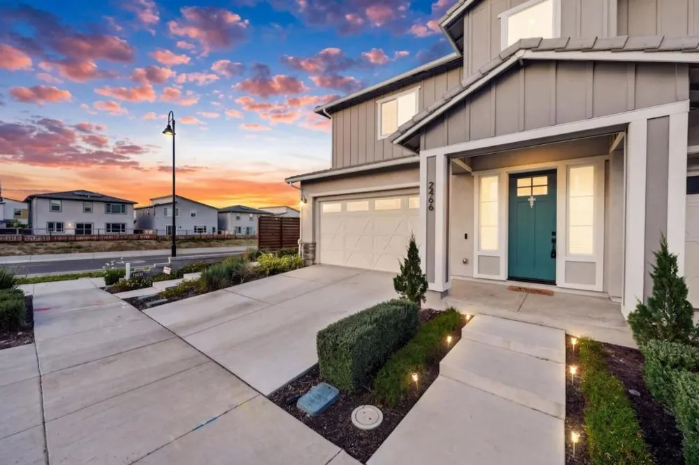 2466 Shore Vista Fairfield, CA 94533
