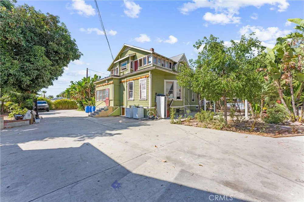 850 E Columbia Pomona, CA 91767