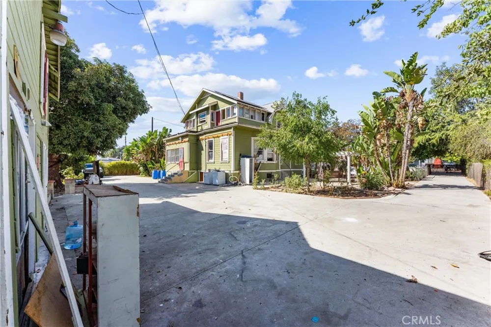 850 E Columbia Pomona, CA 91767
