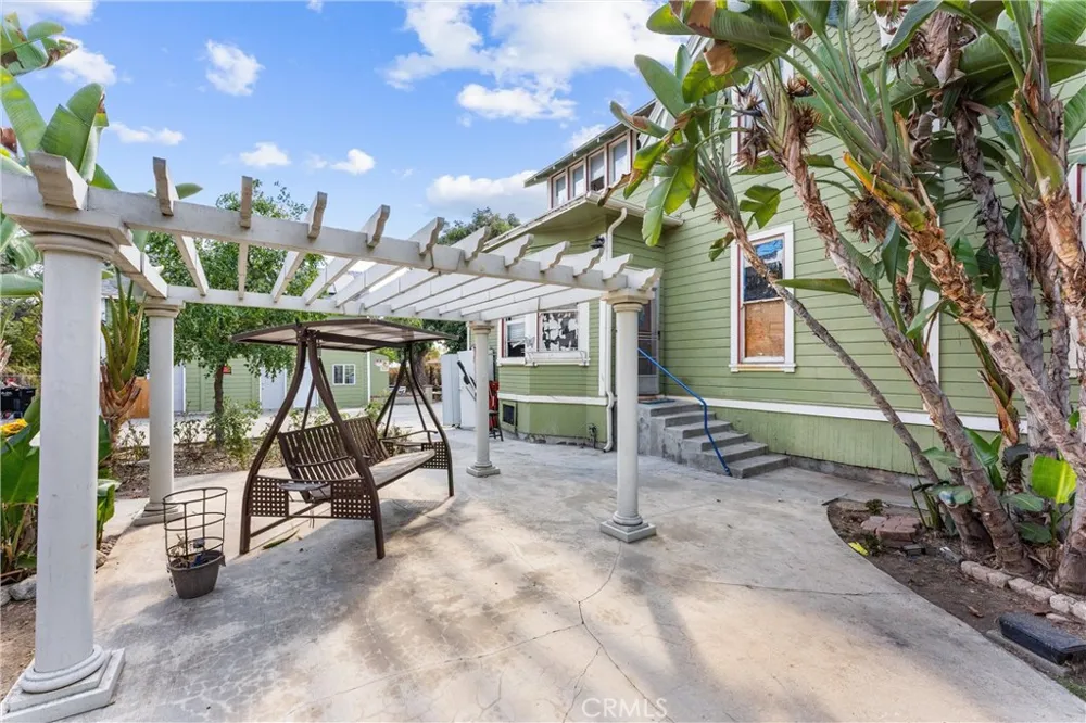 850 E Columbia Pomona, CA 91767