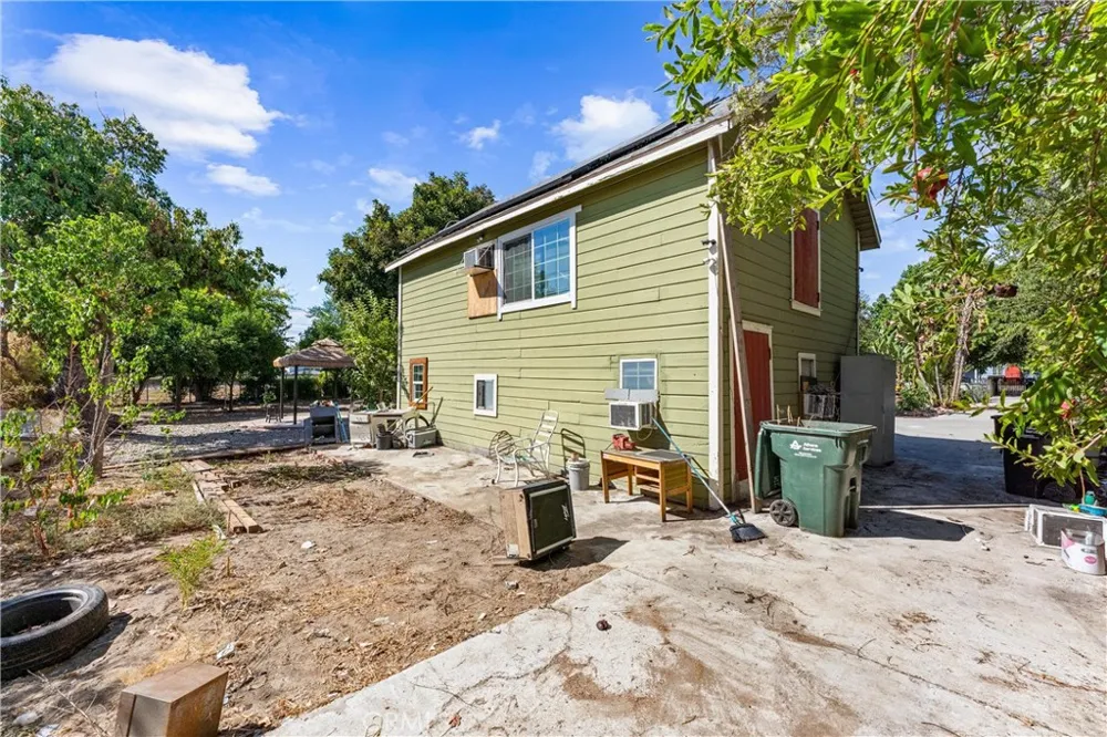 850 E Columbia Pomona, CA 91767