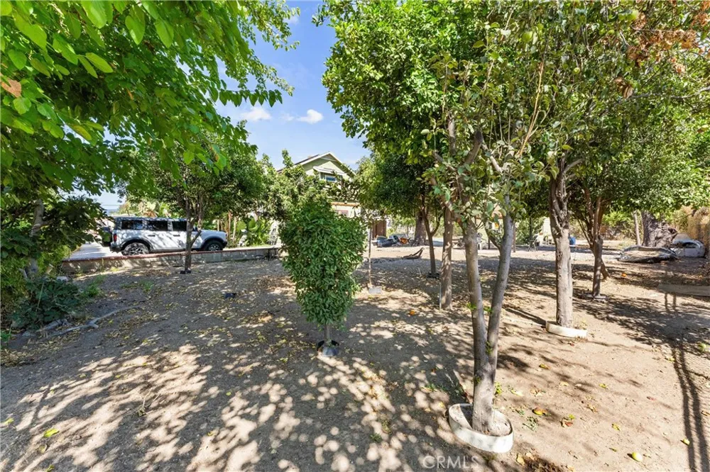 850 E Columbia Pomona, CA 91767