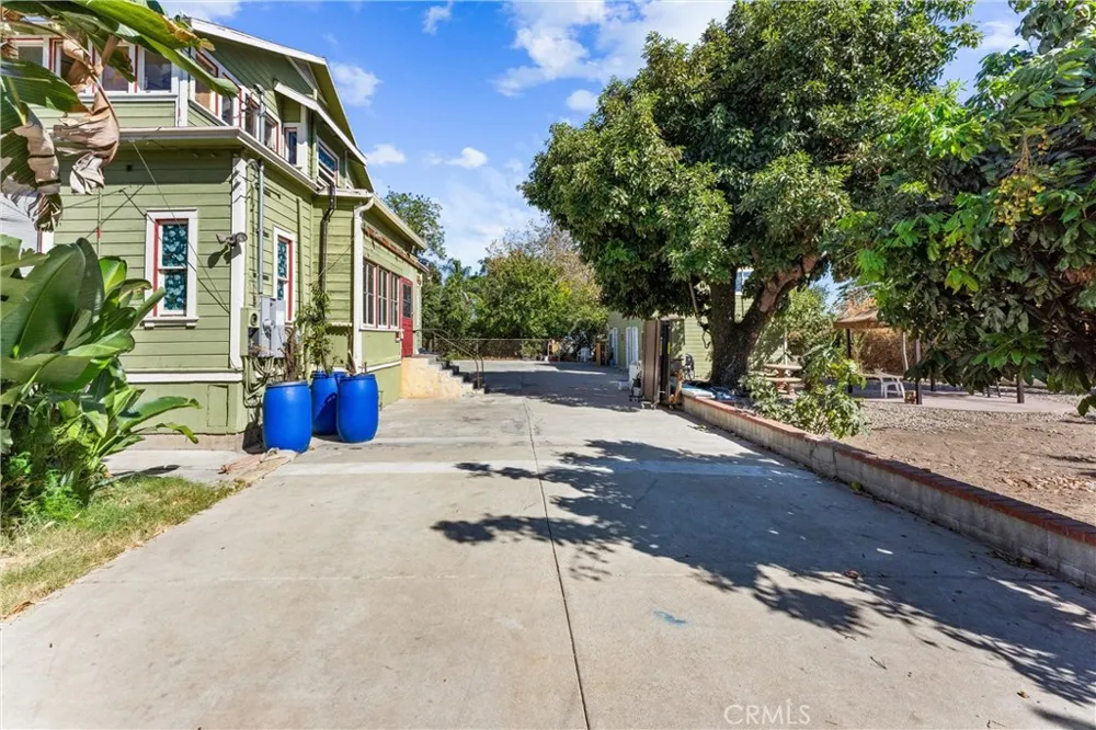 850 E Columbia Pomona, CA 91767