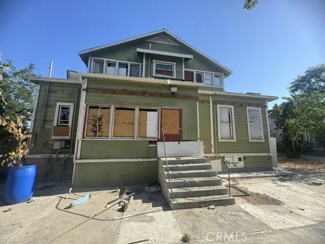 850 E Columbia Pomona, CA 91767