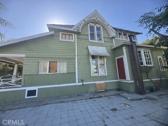850 E Columbia Pomona, CA 91767