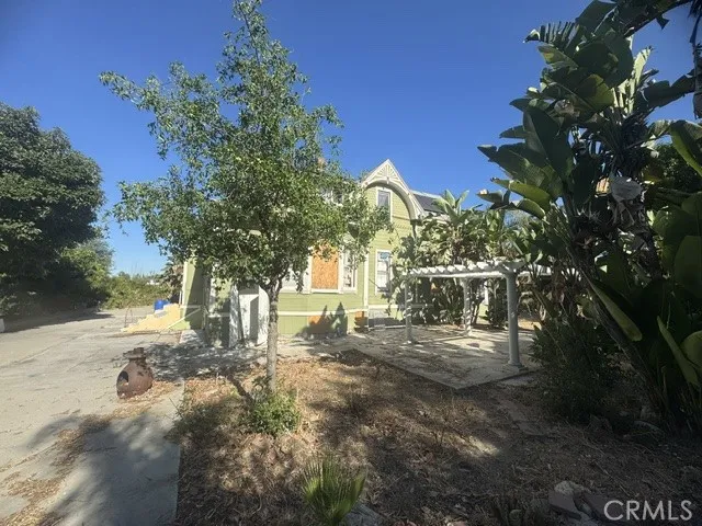 850 E Columbia Pomona, CA 91767
