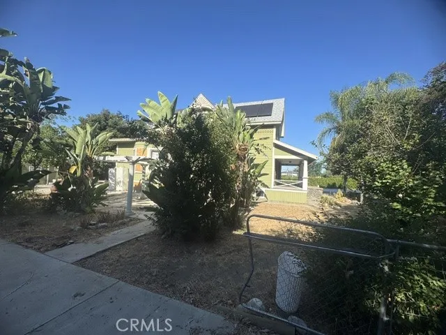 850 E Columbia Pomona, CA 91767