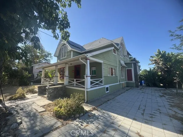 850 E Columbia Pomona, CA 91767