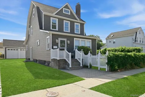 11 Moeller Street