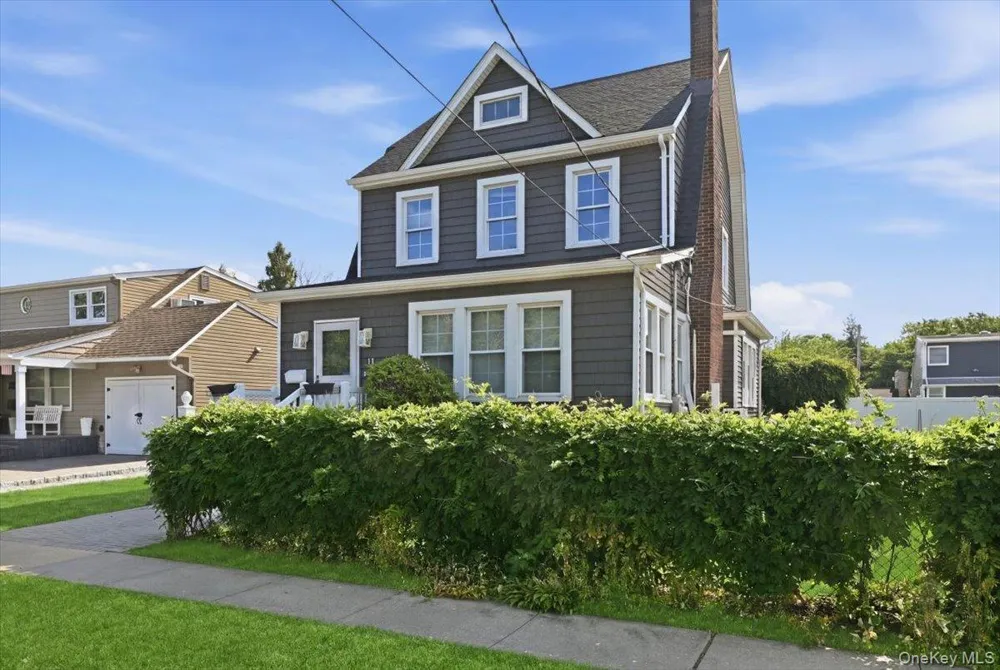11 Moeller Street Hicksville, NY 11801