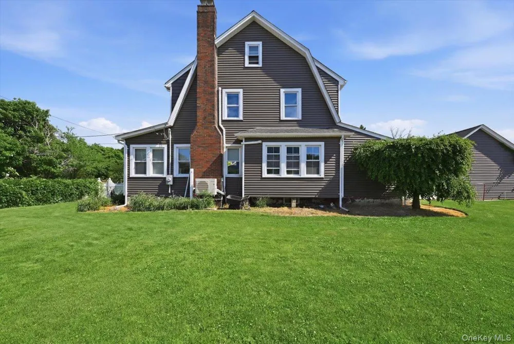 11 Moeller Street Hicksville, NY 11801