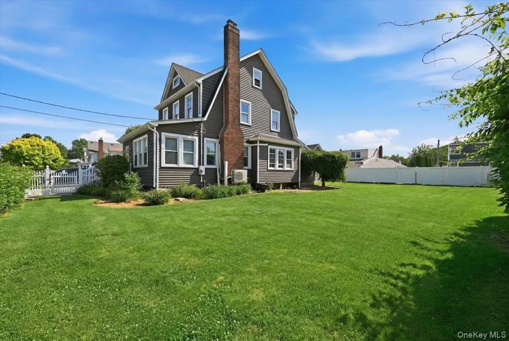 11 Moeller Street Hicksville, NY 11801