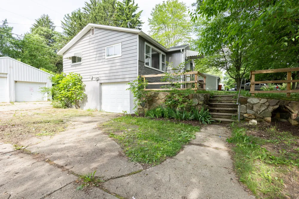 9470 Peck Road Montcalm Township, MI 48838