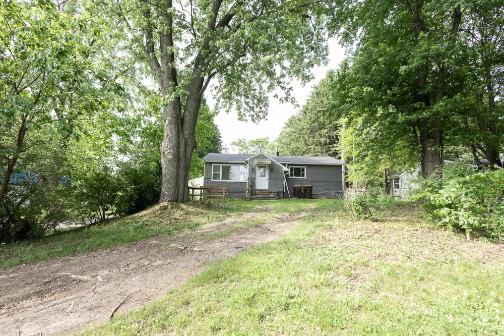 9470 Peck Road Montcalm Township, MI 48838