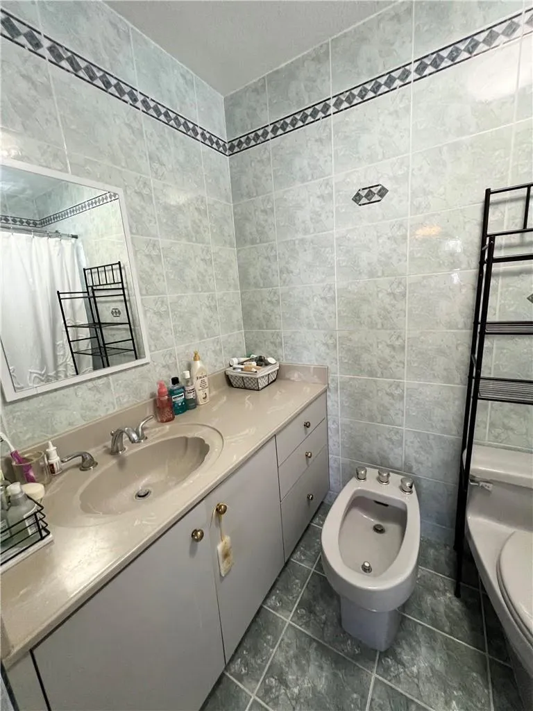 225 E 41st Street Hialeah, FL 33013