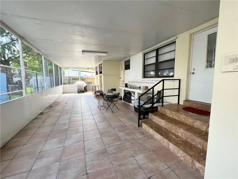 225 E 41st Street Hialeah, FL 33013
