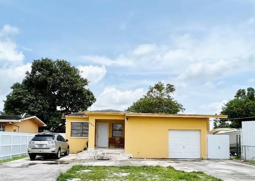 225 E 41st Street Hialeah, FL 33013