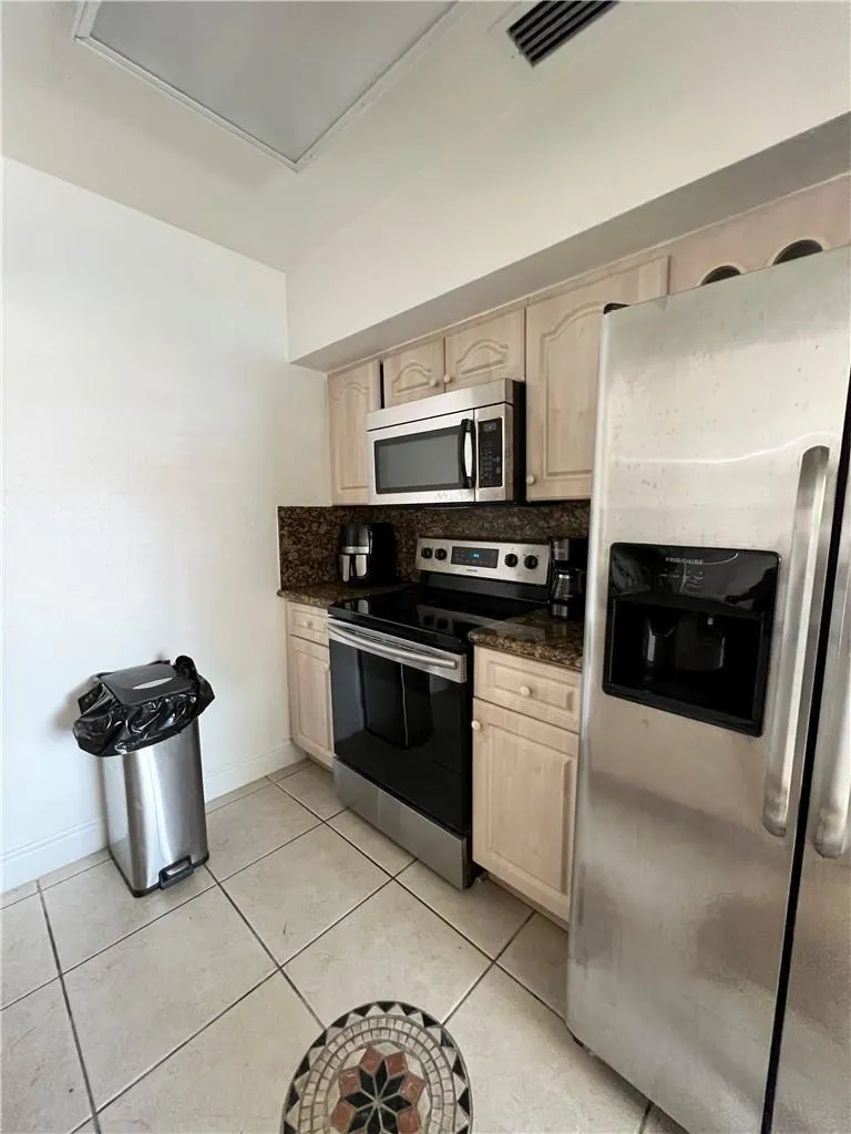 225 E 41st Street Hialeah, FL 33013