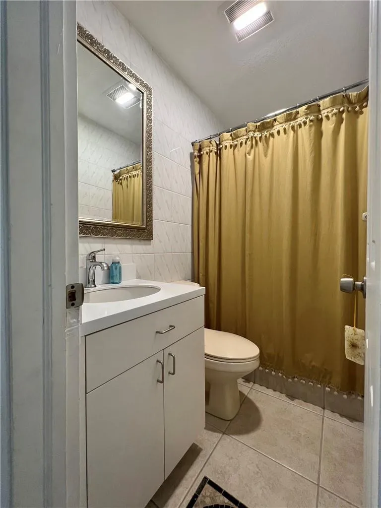 225 E 41st Street Hialeah, FL 33013