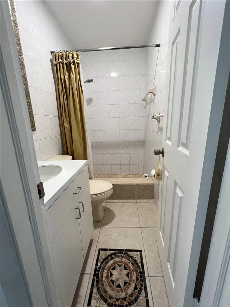 225 E 41st Street Hialeah, FL 33013