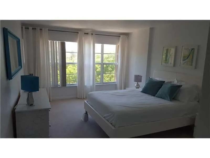 1021 Hillsboro Mile #204 Hillsboro Beach, FL 33062