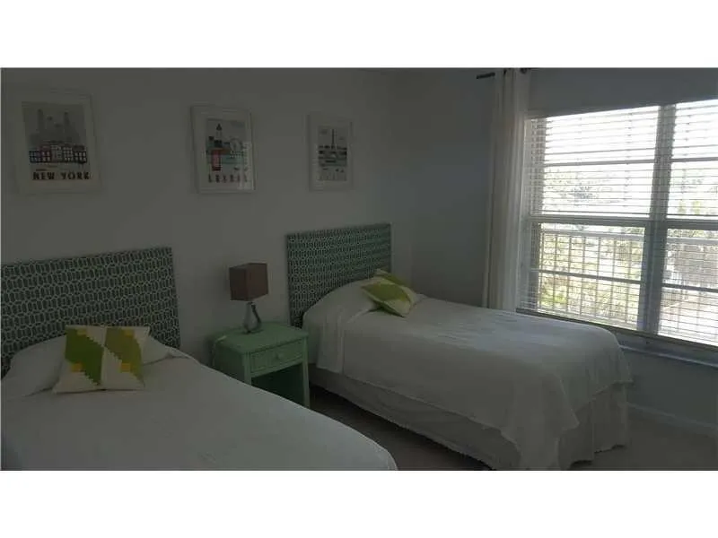 1021 Hillsboro Mile #204 Hillsboro Beach, FL 33062