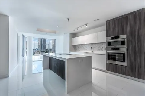 851 NE 1st Avenue #1912