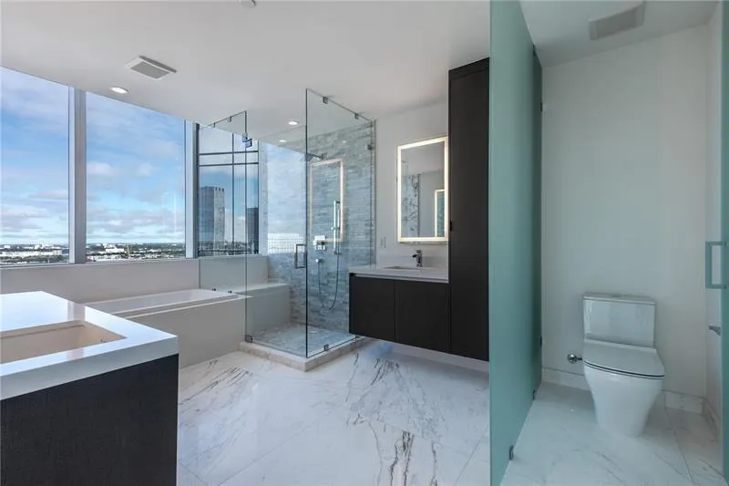 851 NE 1st Avenue #1912 Miami, FL 33132