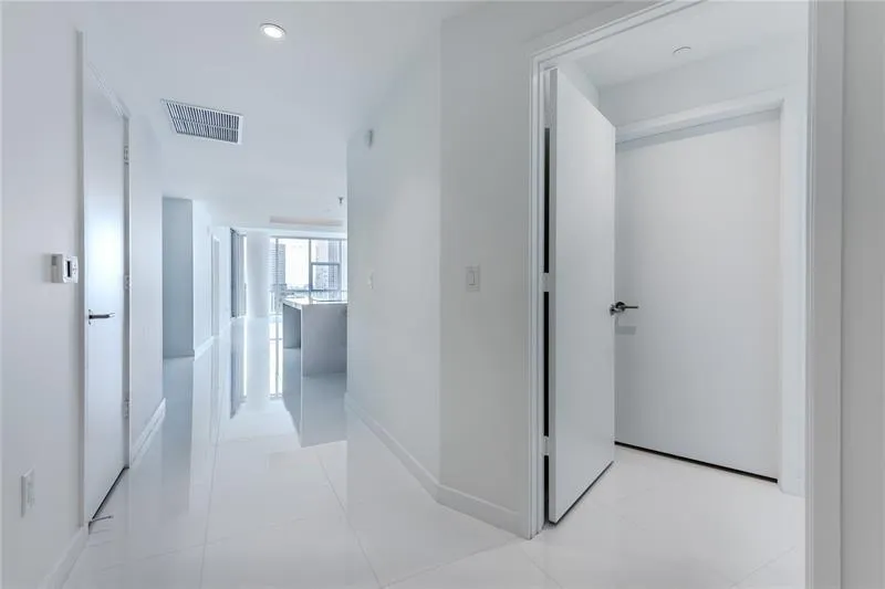 851 NE 1st Avenue #1912 Miami, FL 33132