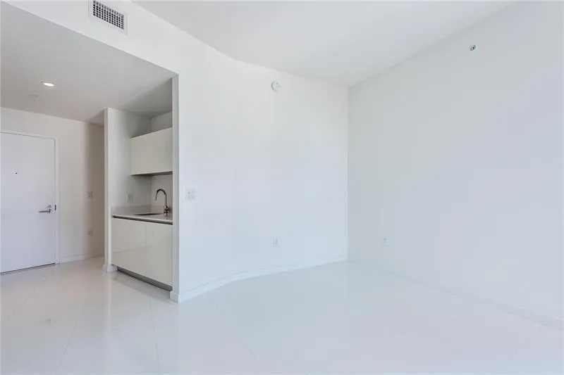 851 NE 1st Avenue #1912 Miami, FL 33132