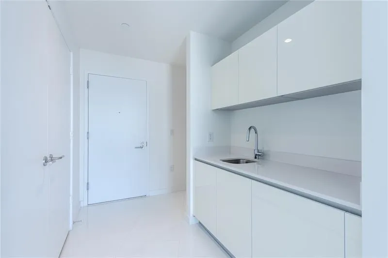 851 NE 1st Avenue #1912 Miami, FL 33132