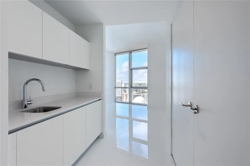 851 NE 1st Avenue #1912 Miami, FL 33132