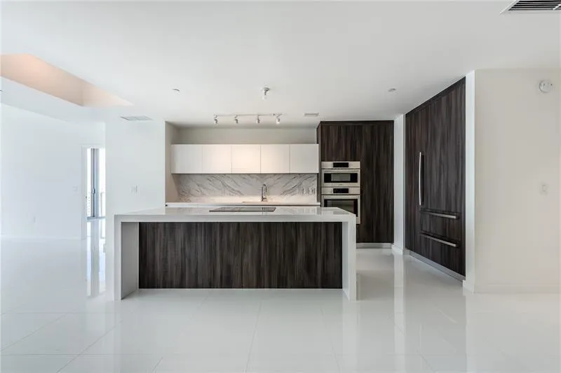 851 NE 1st Avenue #1912 Miami, FL 33132