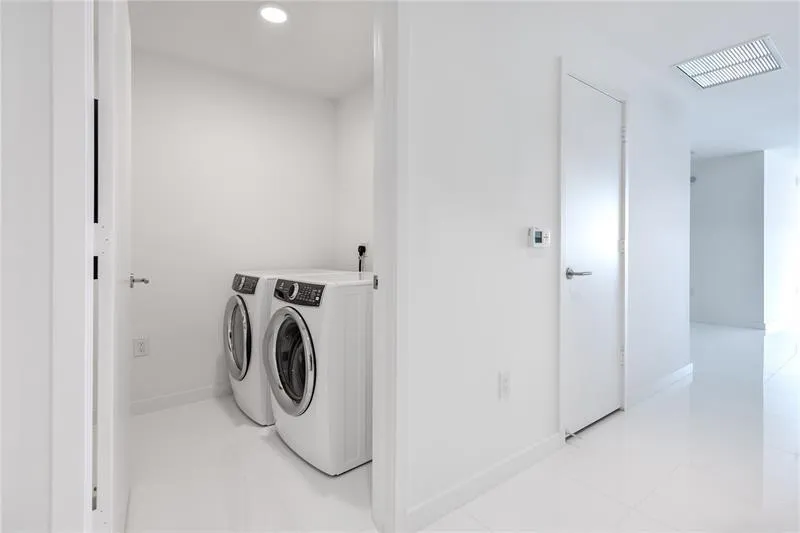 851 NE 1st Avenue #1912 Miami, FL 33132