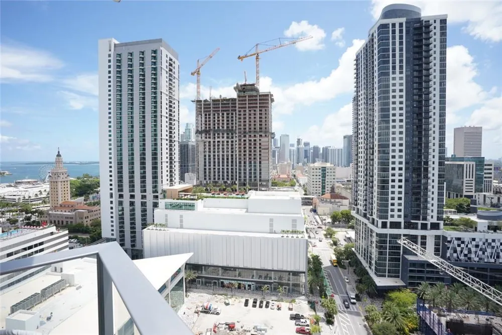 851 NE 1st Avenue #1912 Miami, FL 33132