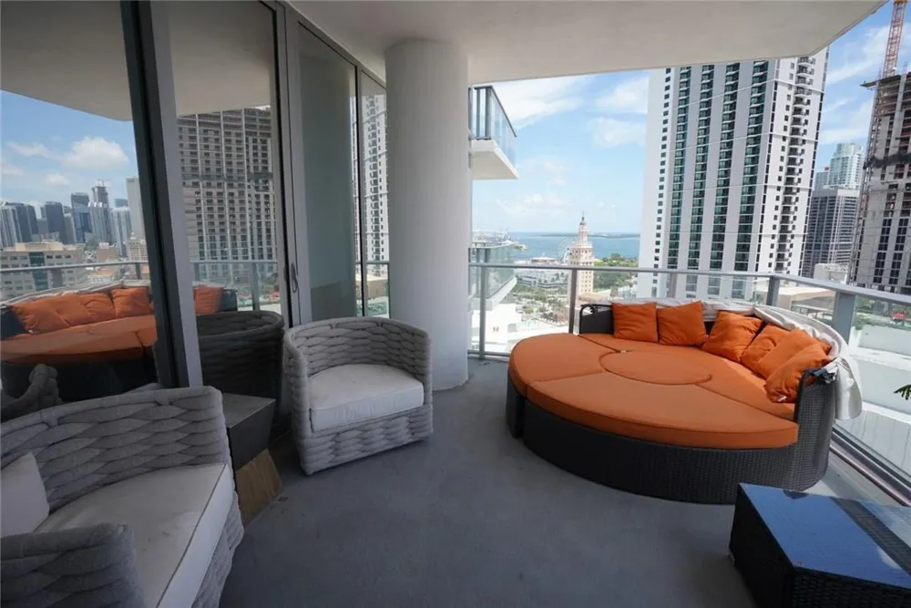 851 NE 1st Avenue #1912 Miami, FL 33132