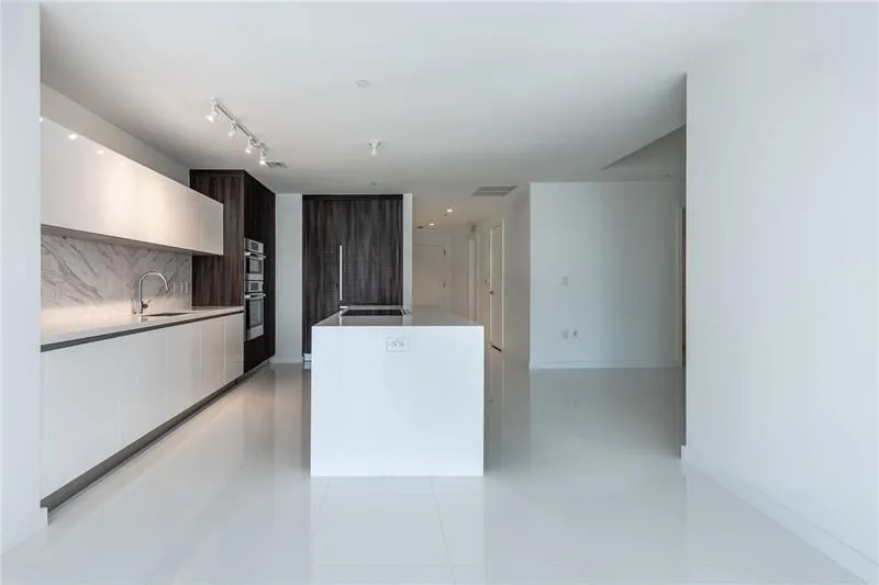 851 NE 1st Avenue #1912 Miami, FL 33132