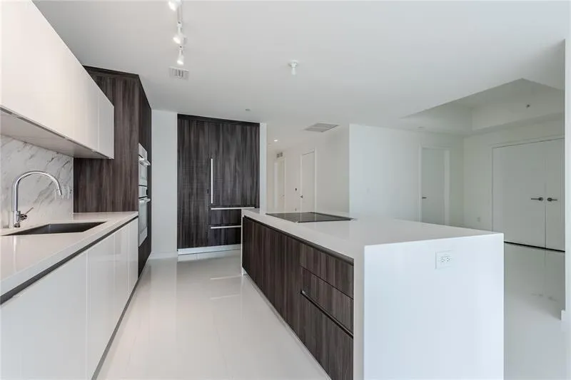 851 NE 1st Avenue #1912 Miami, FL 33132