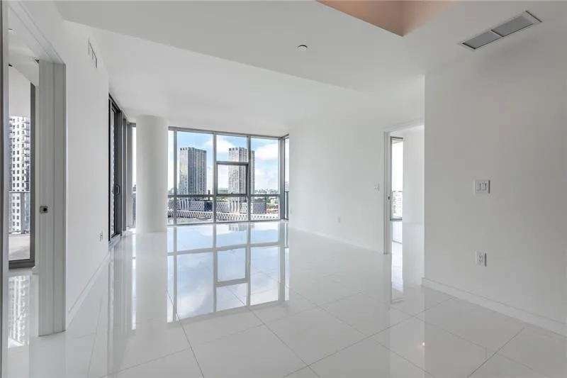 851 NE 1st Avenue #1912 Miami, FL 33132