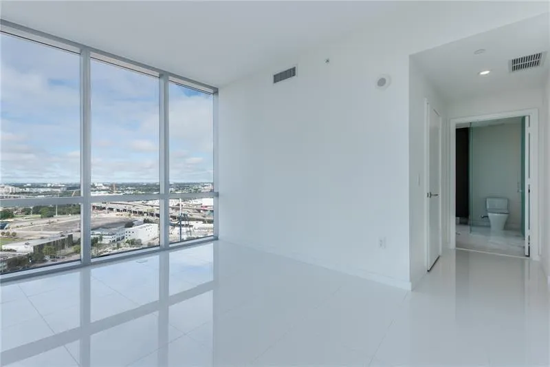 851 NE 1st Avenue #1912 Miami, FL 33132