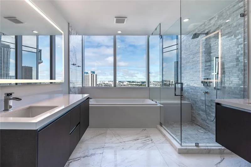 851 NE 1st Avenue #1912 Miami, FL 33132
